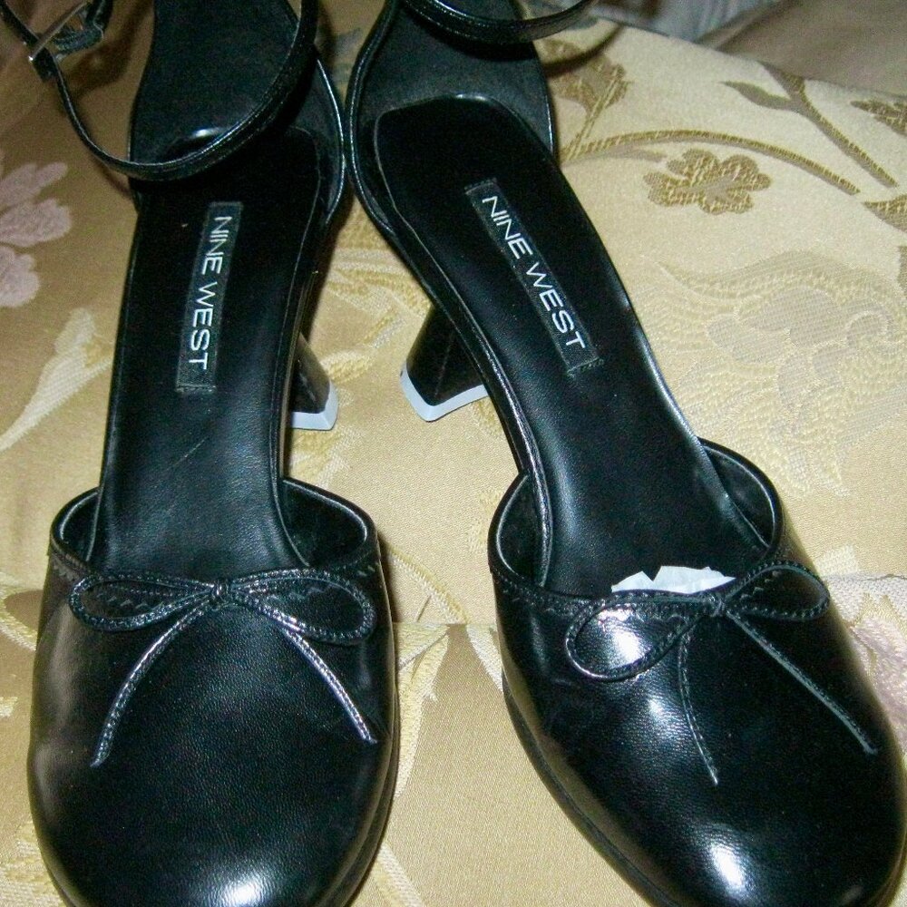 NINE WEST HIGH HEELS W/ANKLE STRAP-SIZE 7-1/2 MEDIUM-COLOR IS BLACK